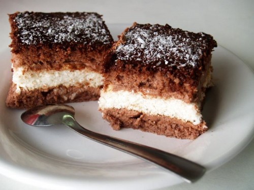 Prajitura cu bezea de caramel 